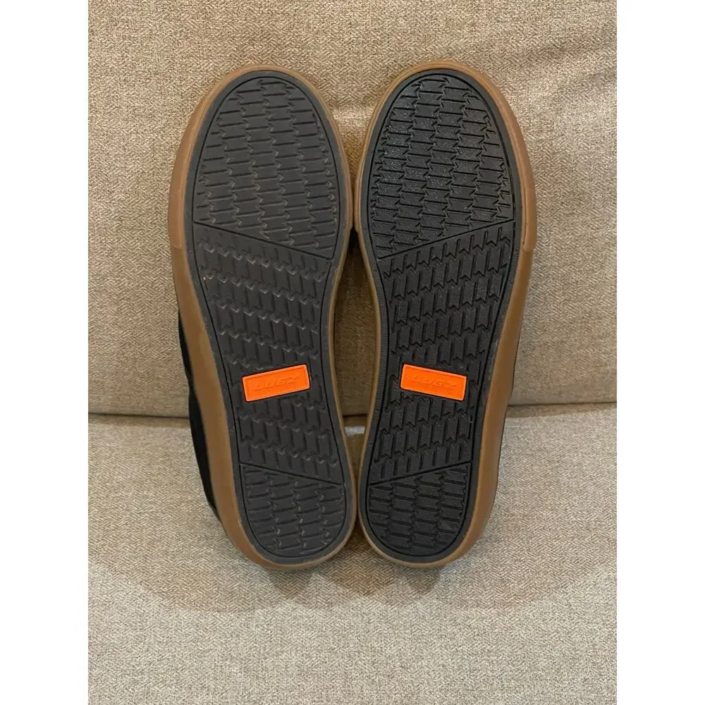 Lugz Mens Clipper Classic Slip-On Fashion Sneaker | Black/Gum Size 7W